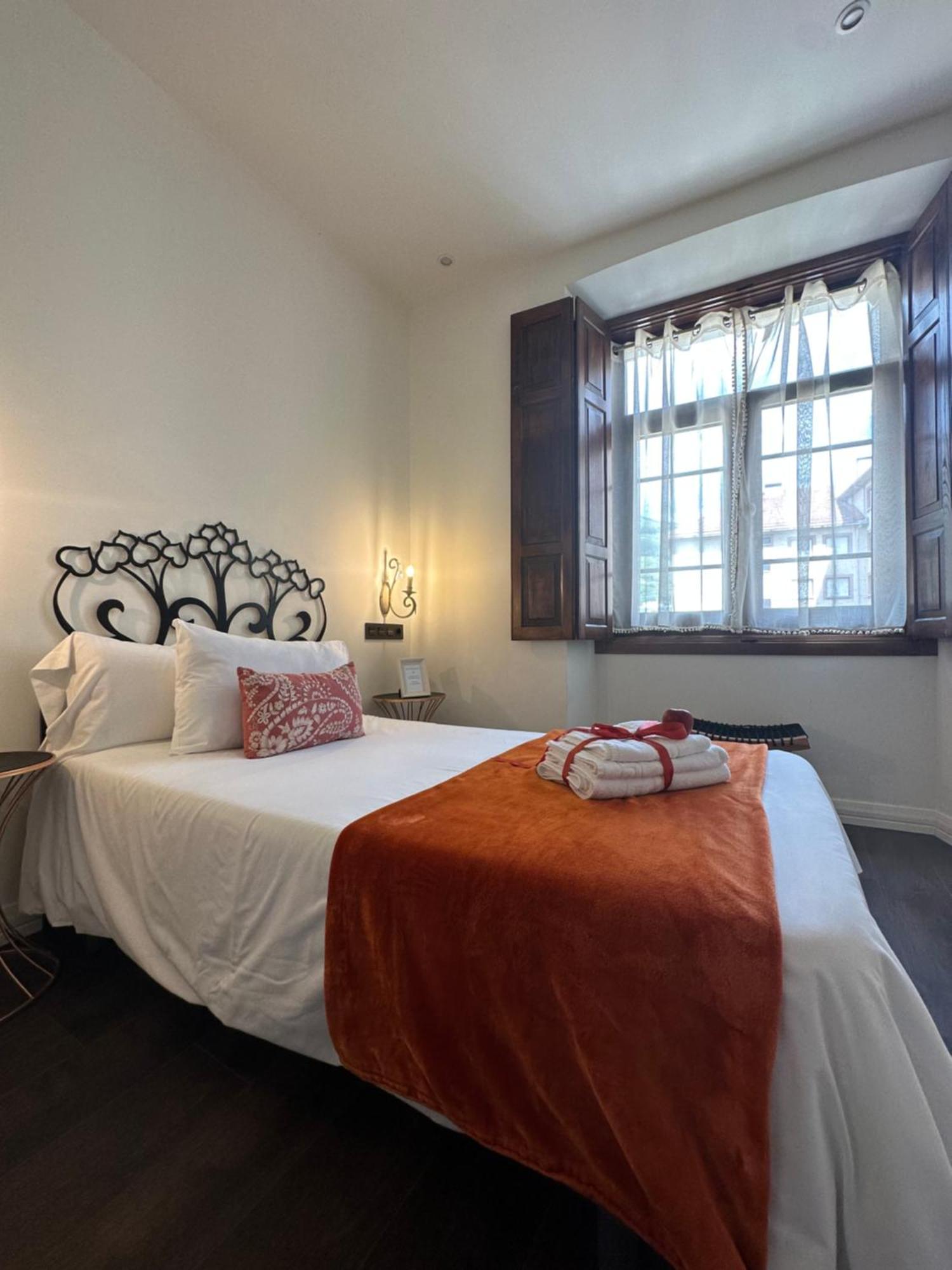 Claren'S Boutique Rooms Cangas De Narcea Esterno foto