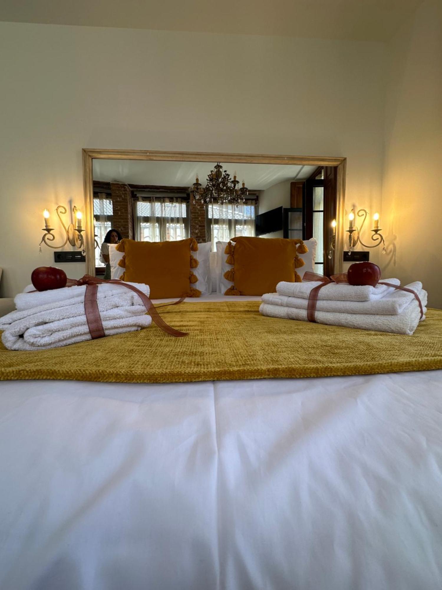 Claren'S Boutique Rooms Cangas De Narcea Esterno foto