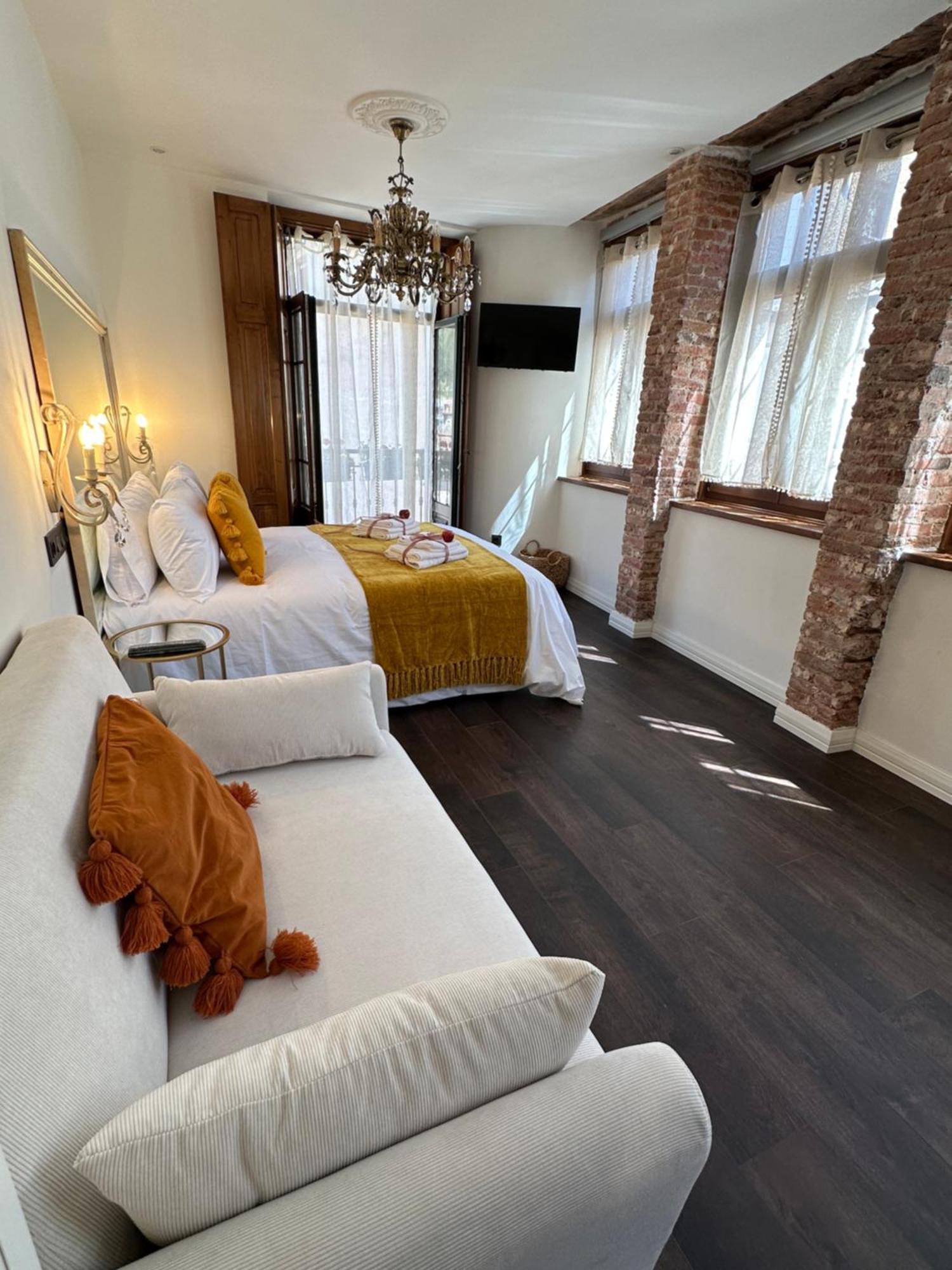 Claren'S Boutique Rooms Cangas De Narcea Esterno foto