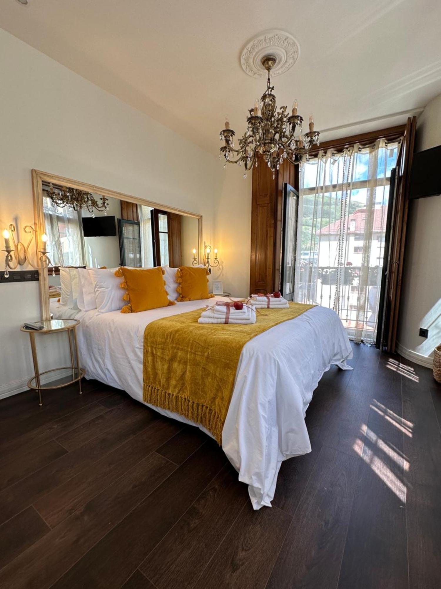 Claren'S Boutique Rooms Cangas De Narcea Esterno foto