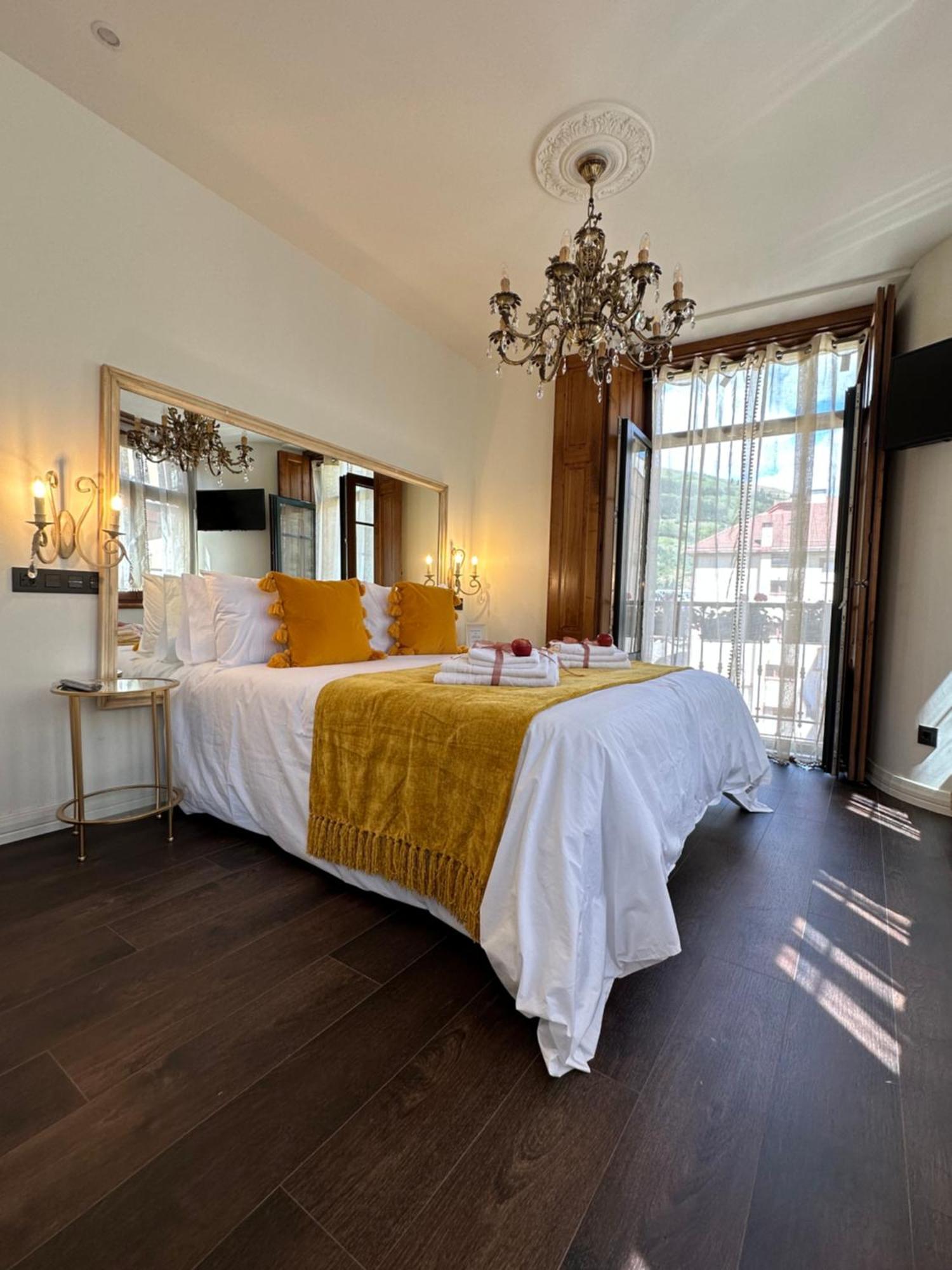 Claren'S Boutique Rooms Cangas De Narcea Esterno foto