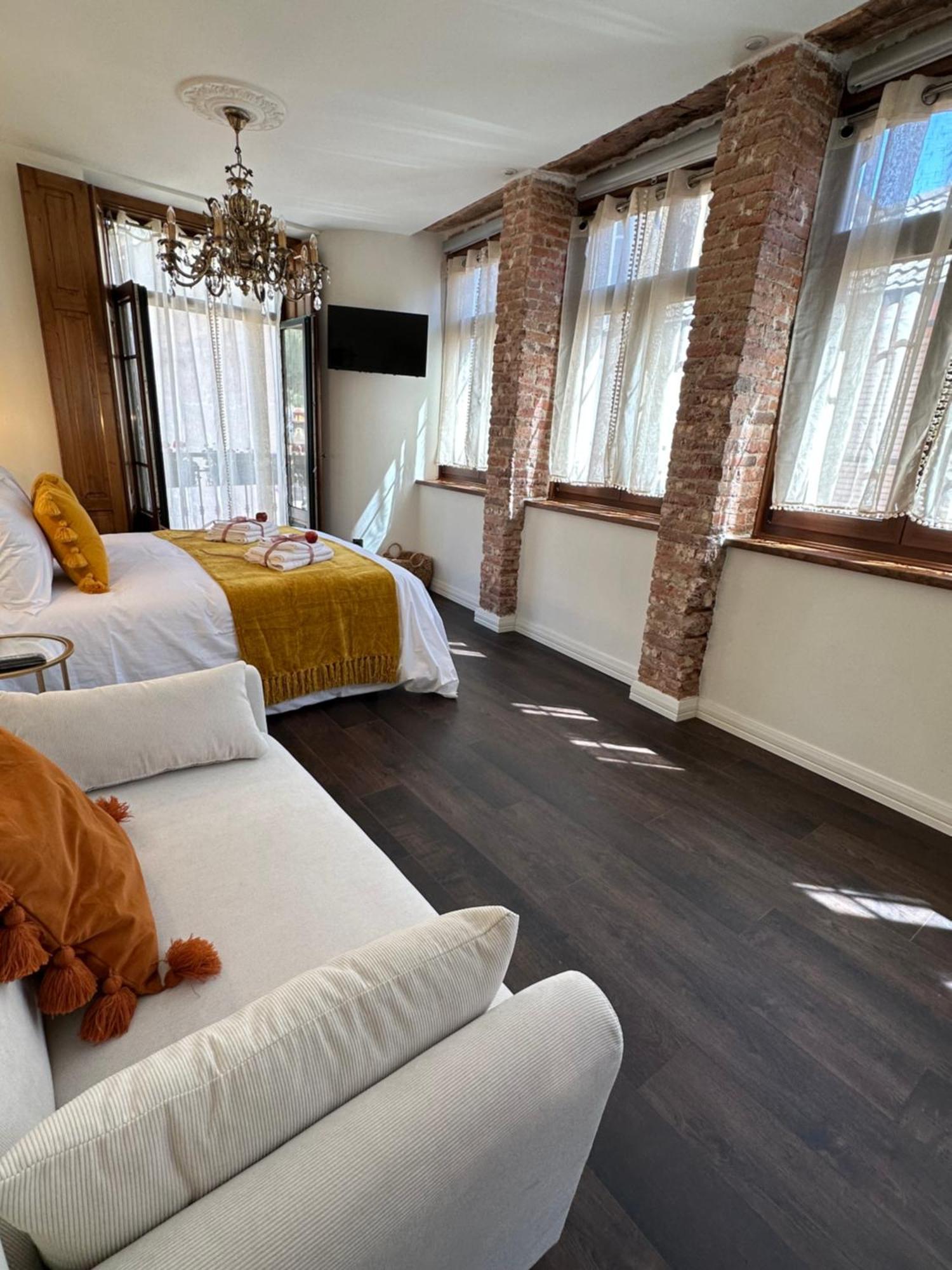 Claren'S Boutique Rooms Cangas De Narcea Esterno foto